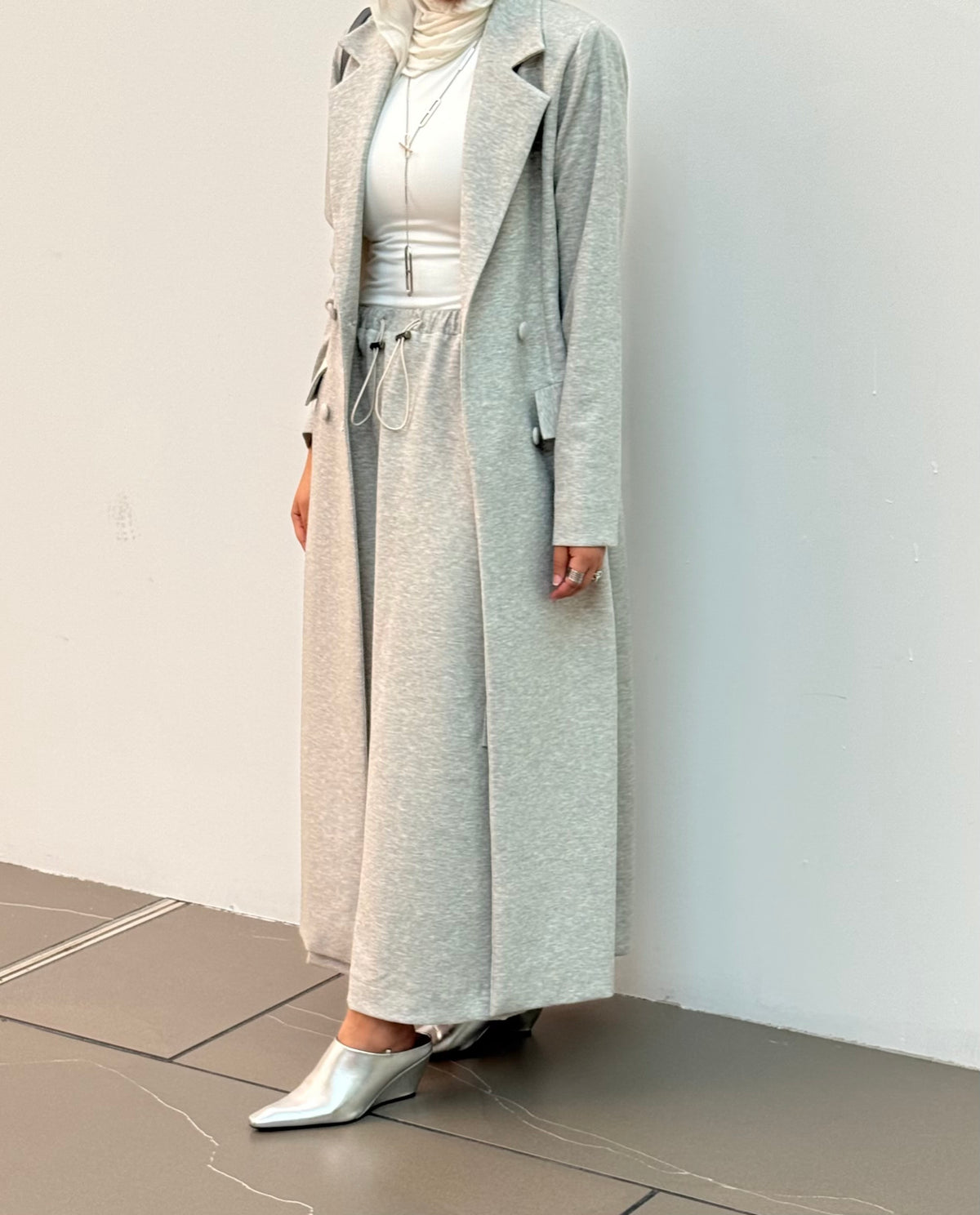 Greyish set