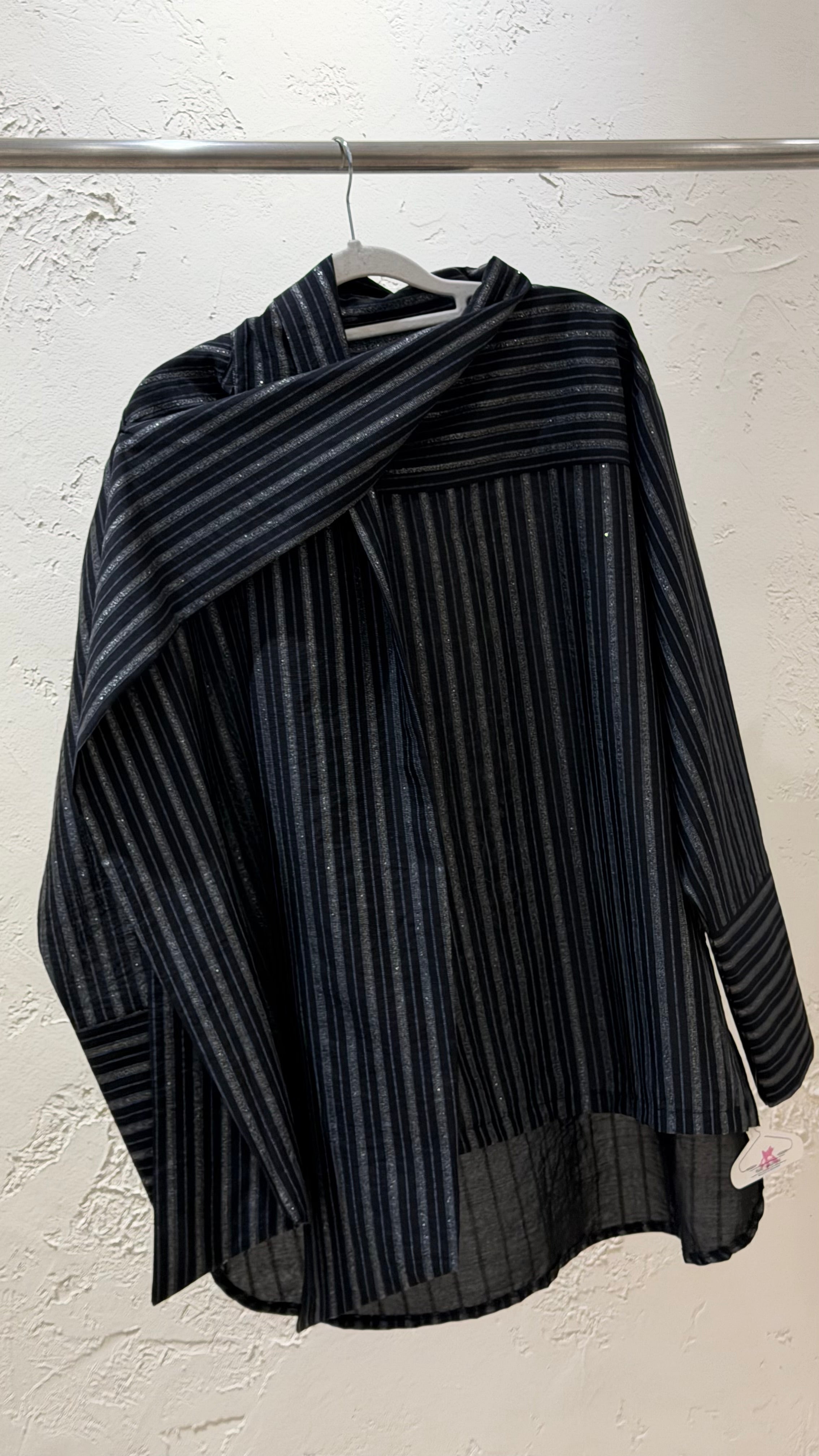 Black hami shirt