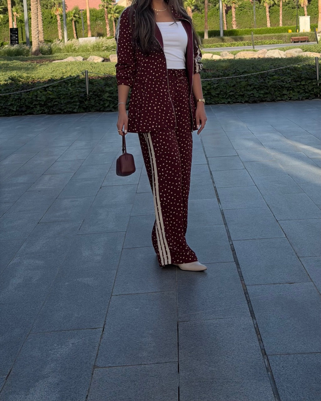 Maroon adi