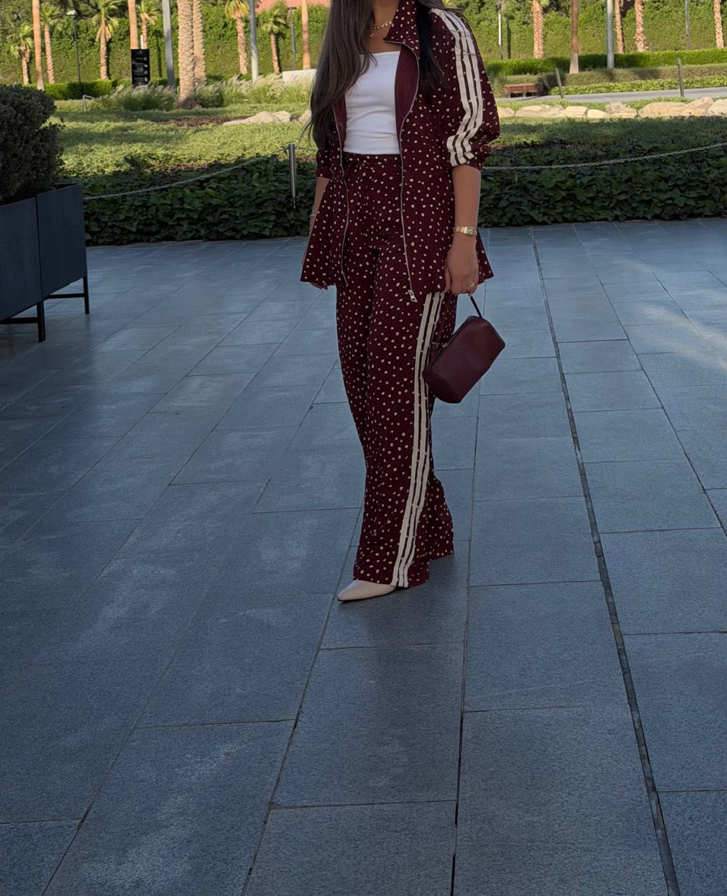 Maroon adi
